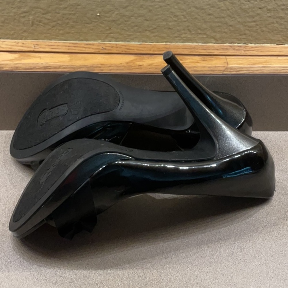 Carlos Santana Black Heels - Picture 6 of 7